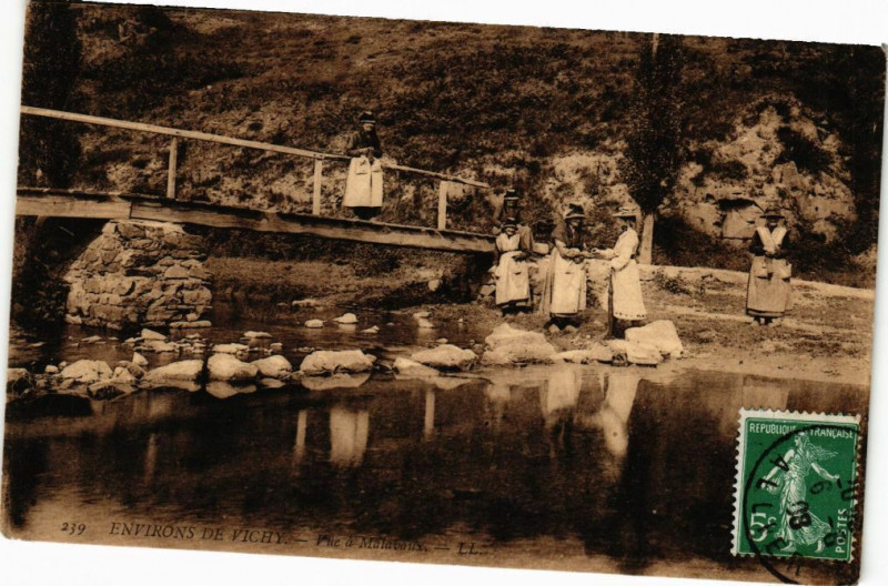 Carte postale ancienne Environs de Vichy Vue a Malavaux à Vichy