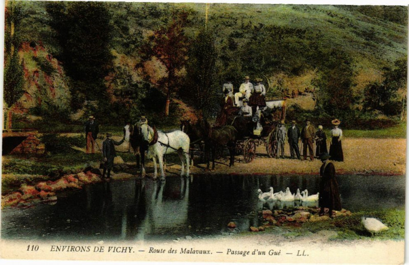 Carte postale ancienne Environs de Vichy Route des Malavaux-Passage d'un Gué à Vichy