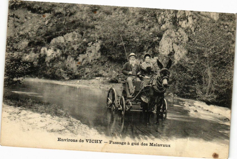 Carte postale ancienne Environs de Vichy Passage a gué des Malavaux à Vichy