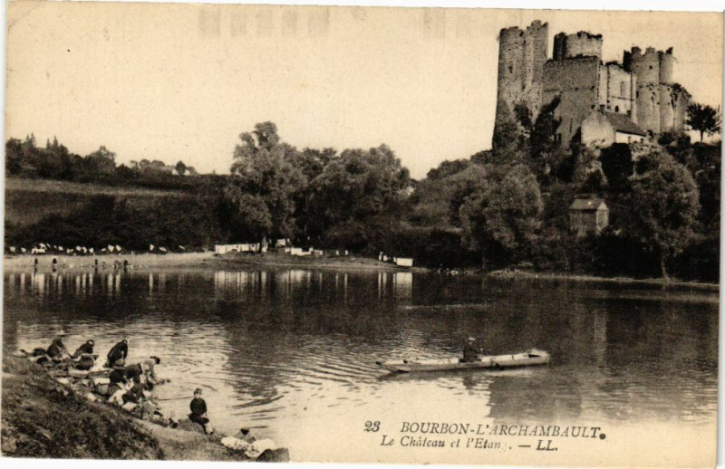 Carte postale ancienne Bourbon-l'Archambault - Le Chateau et l'Etang à Bourbon-l'Archambault