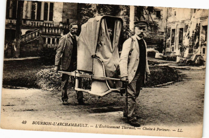 Carte postale ancienne Bourbon-l'Archambault - L'etablissement Thermal-Chaise a Porteurs à Bourbon-l'Archambault