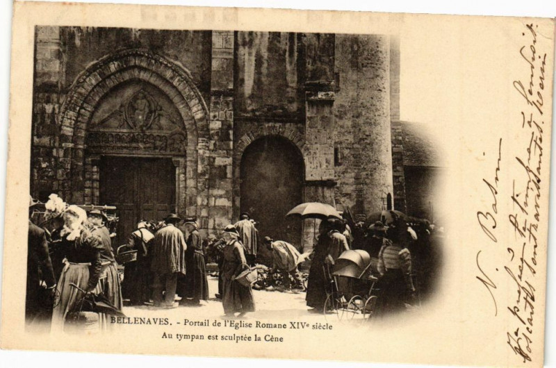 Carte postale ancienne Bellenaves - Portail de l'Eglise Romane à Bellenaves