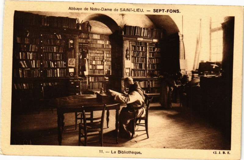 Carte postale ancienne Abbaye de Notre-Dame de Saint-Lieu-Sept-Fons-La Bibliotheque