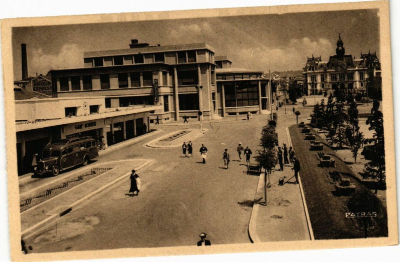 Carte postale ancienne Vichy - Le Nouvel Hotel des Postes (Azeine architecte) à Vichy
