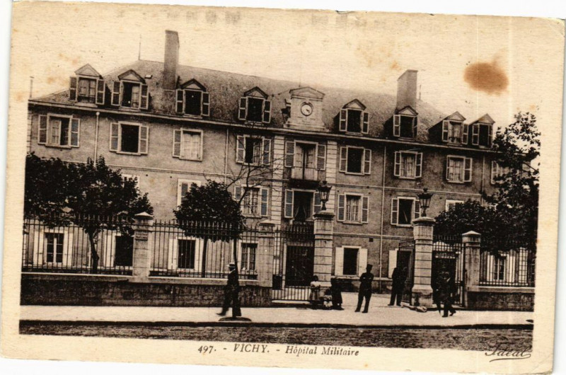Carte postale ancienne Vichy - Hopital Militaire à Vichy