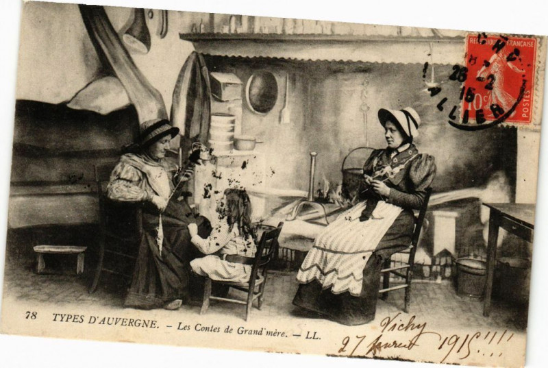 Carte postale ancienne Types d'Auvergne - Les Contes de Grand mére