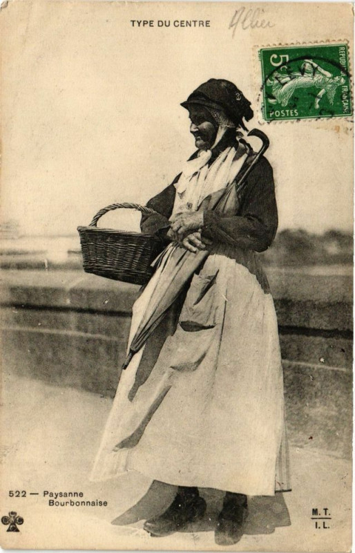 Carte postale ancienne Type du Centre - Paysanne Bourbonnaise