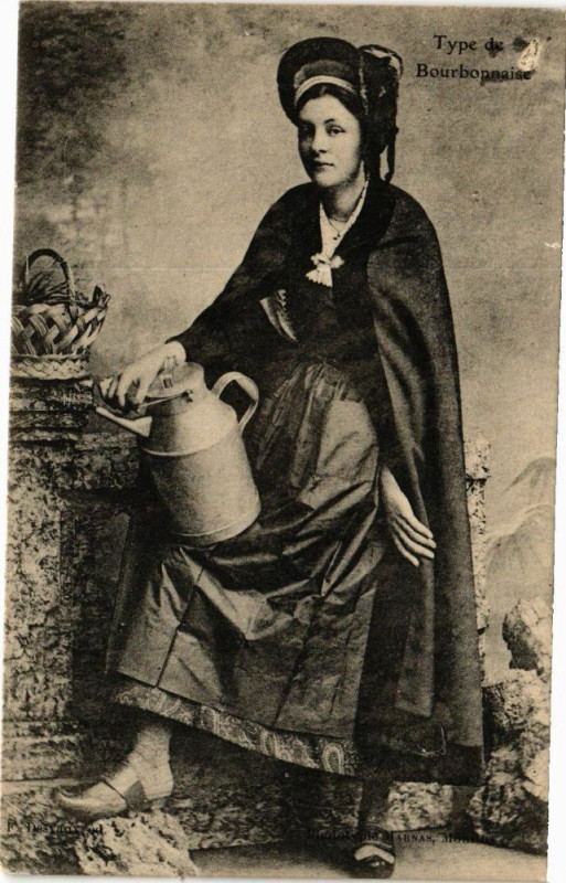 Carte postale ancienne Type de Bourbonnaise