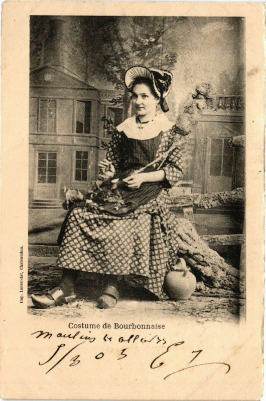 Carte postale ancienne Costume de Bourbonnaise