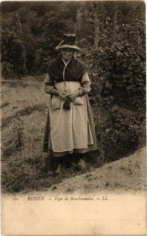 Carte postale ancienne Busset - Type de Bourbonnaise à Busset