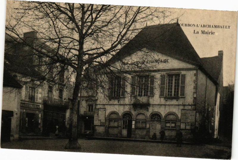 Carte postale ancienne Bourbon-l'Archambault - La Mairie à Bourbon-l'Archambault