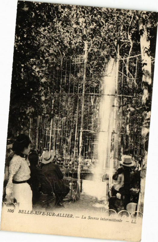 Carte postale ancienne Belle-Rive-sur-Alliers - La Source intermittente