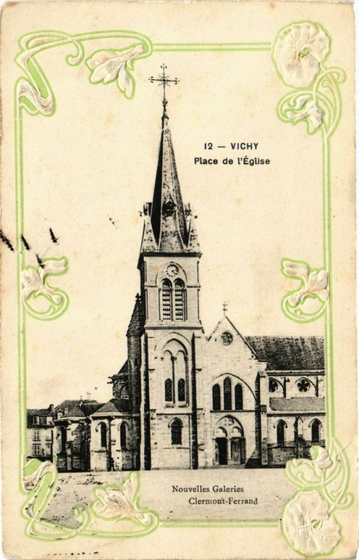 Carte postale ancienne Vichy - Place de l'Eglise - Nouvelles Galeries - Clermont-Ferrand à Vichy