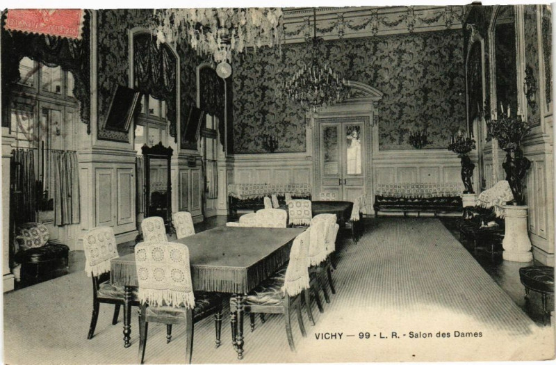 Carte postale ancienne Vichy - Salon des Dames à Vichy