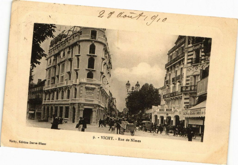 Carte postale ancienne Vichy - Rue de Nimes à Vichy