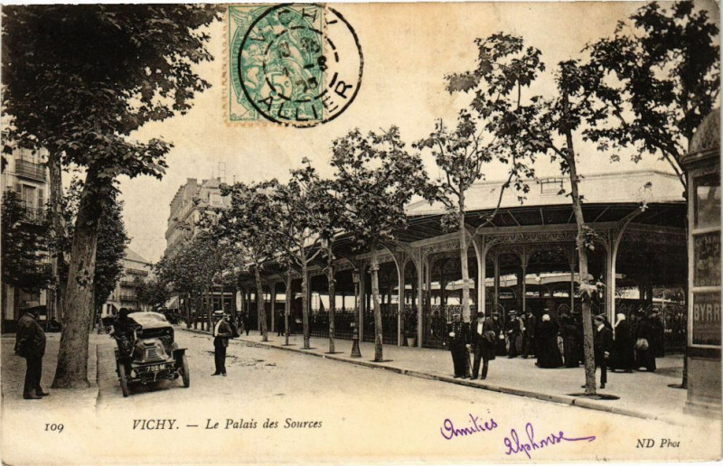 Carte postale ancienne Vichy - Les Palais des Sources à Vichy
