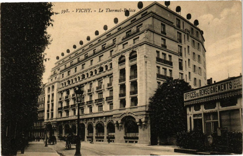Carte postale ancienne Vichy - Le Thermal-Palace à Vichy