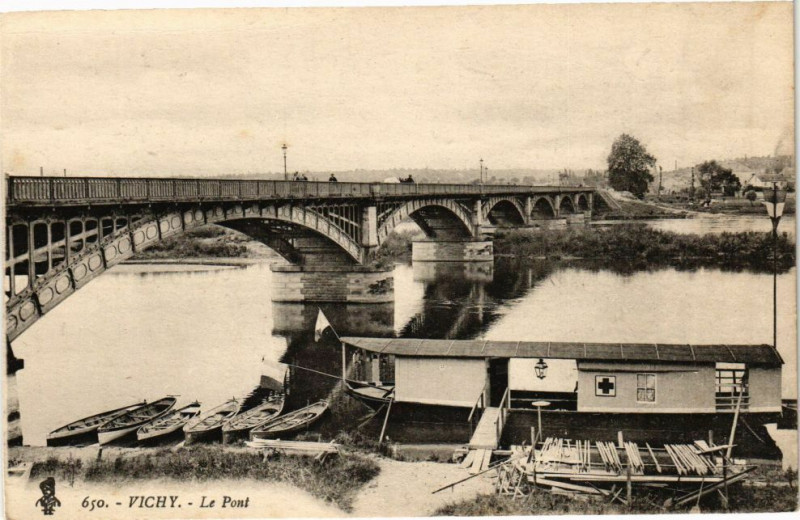Carte postale ancienne Vichy - Le Pont à Vichy