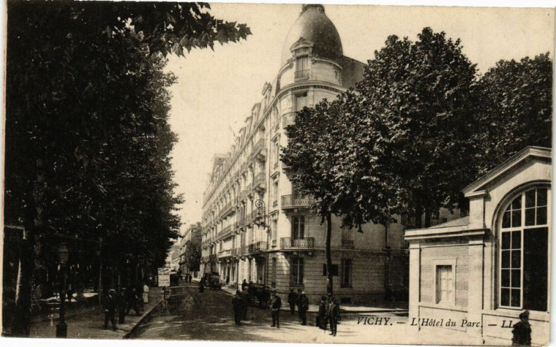Carte postale ancienne Vichy - L'Hotel du Parc à Vichy