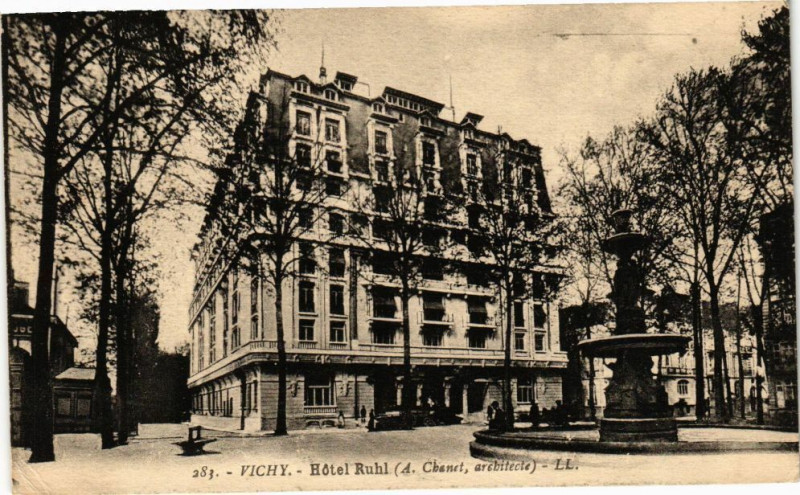 Carte postale ancienne Vichy - Hotel Ruhl (A.Chanel architecte ) à Vichy