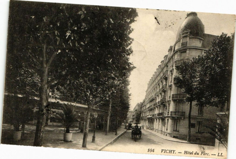 Carte postale ancienne Vichy - Hotel du Parc à Vichy