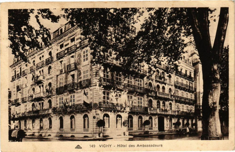 Carte postale ancienne Vichy - Hotel des Ambassadeurs à Vichy