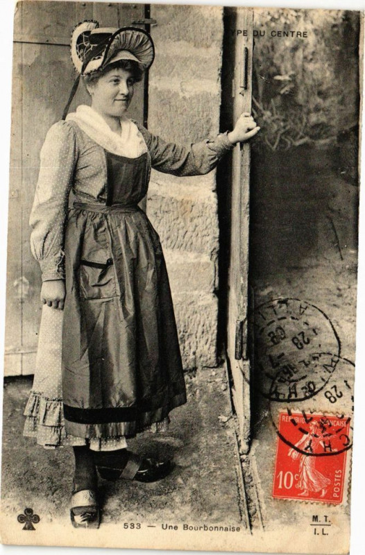 Carte postale ancienne Type du Centre - Une Bourbonnaise