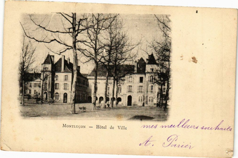 Carte postale ancienne Montlucon - Hotel de Ville à Montluçon