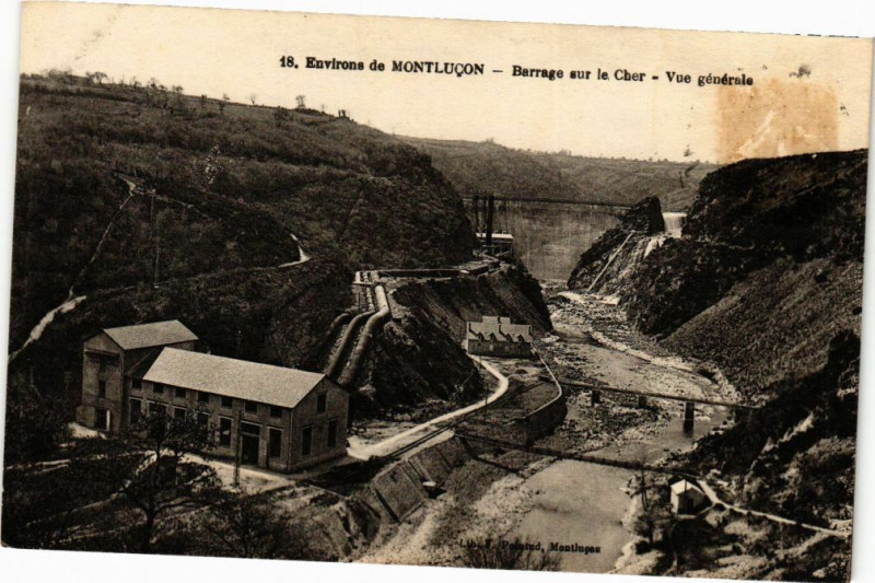 Carte postale ancienne Environs de Montlucon - Barrage sur le Cher - Vue générale à Montluçon