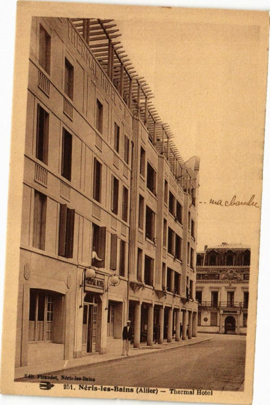 Carte postale ancienne Neris-les-Bains - Thermal Hotel à Néris-les-Bains
