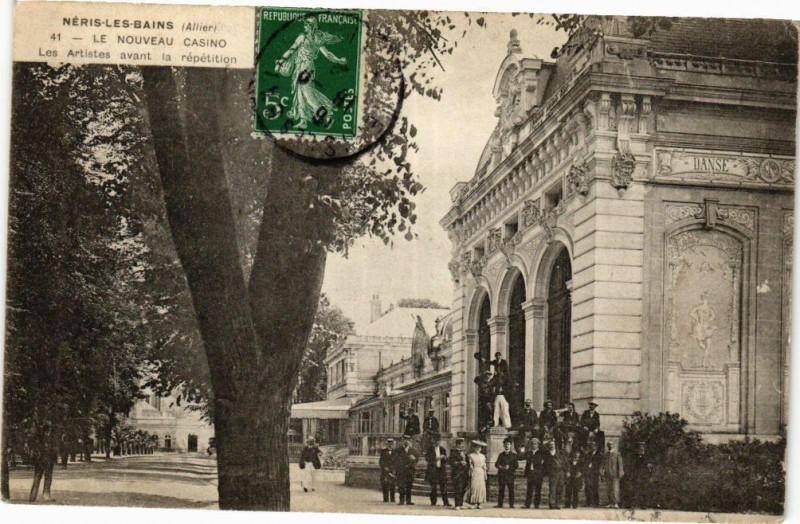Carte postale ancienne Neris-les-Bains Le Nouveau Casino à Néris-les-Bains