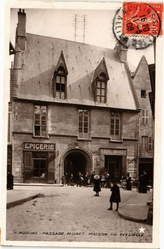 Carte postale ancienne Moulins - Passage Moret-Maison à Moulins