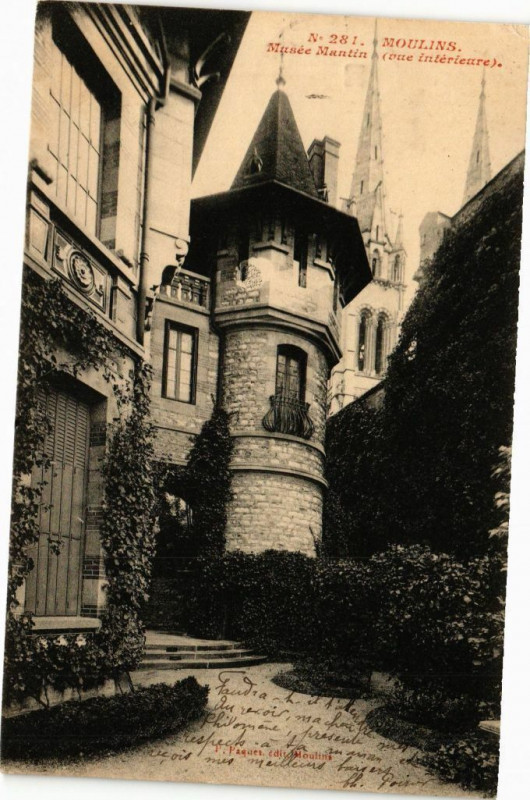 Carte postale ancienne Moulins - Musée Mantin à Moulins