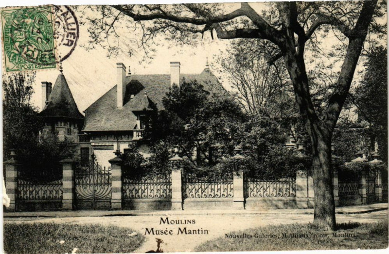 Carte postale ancienne Moulins - Musée Mantin à Moulins