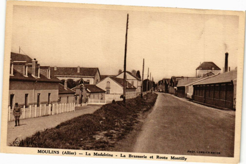 Carte postale ancienne Moulins - La Madeleine-La Brasserie et Route Montilly à Moulins