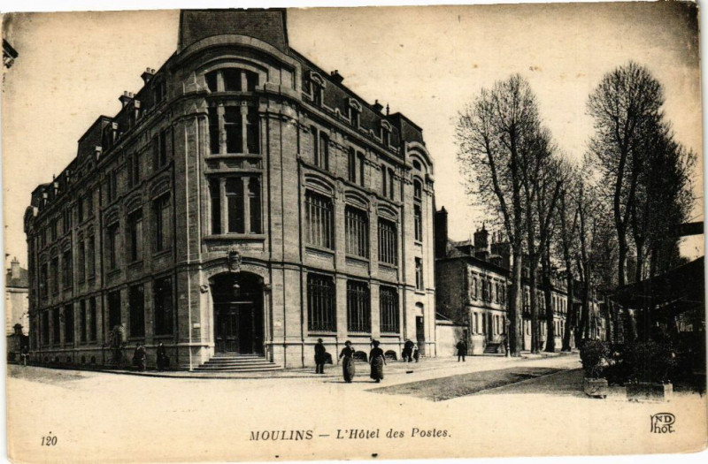 Carte postale ancienne Moulins - L'Hotel des Postes à Moulins