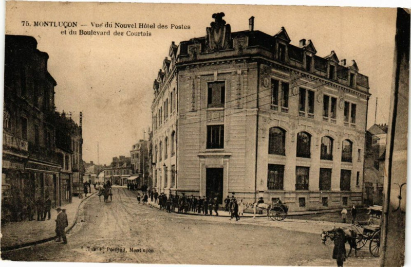 Carte postale ancienne Montlucon - Vue du Nouvel Hotel des Postes et du Boulevard à Montluçon