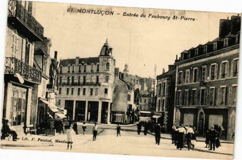 Carte postale ancienne Montlucon - Entrée du Faubourg St-Pierre à Montluçon