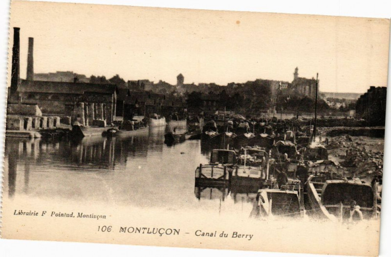 Carte postale ancienne Montlucon - Canal du Berry à Montluçon