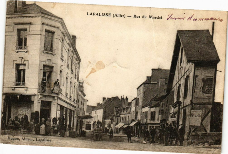 Carte postale ancienne Lapalisse - Rue du Marché à Lapalisse