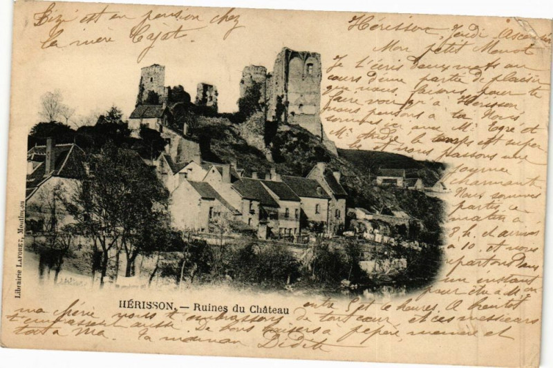 Carte postale ancienne Herisson - Ruines du Chateau à Hérisson