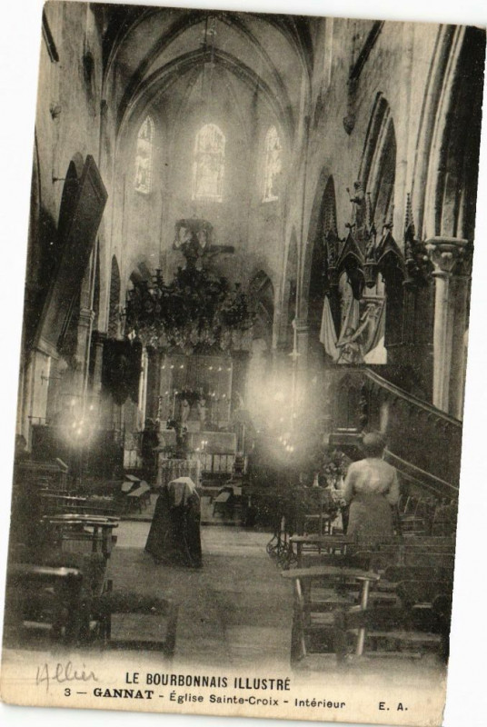 Carte postale ancienne Gannat - Eglise Sainte-Croix-Intérieur à Gannat