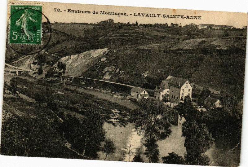 Carte postale ancienne Environs de Montlucon - Lavault-Sainte-Anne à Montluçon