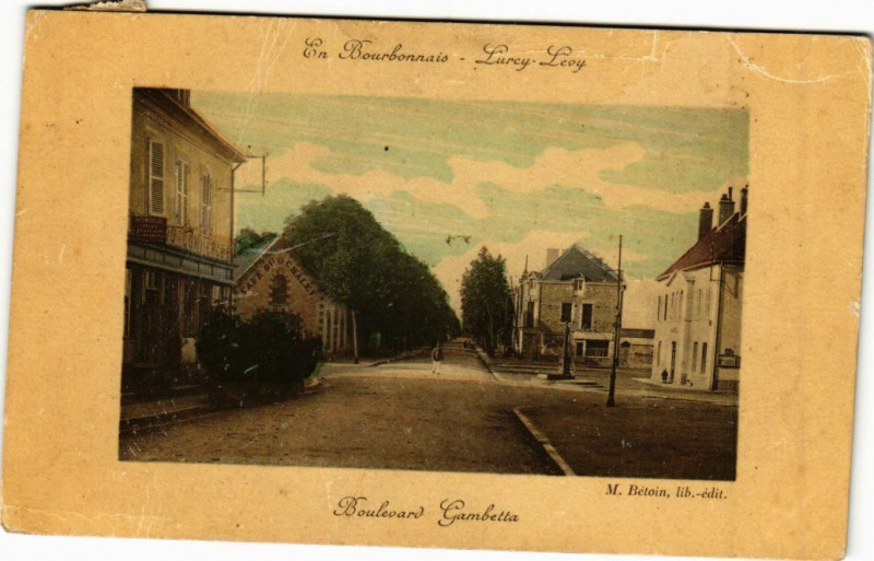 Carte postale ancienne En Bourbonnais-Lurcy-Levy - Boulevard Gambetta