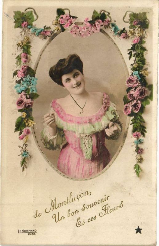 Carte postale ancienne De Montlucon un bon souvenir et ces Fleurs à Montluçon