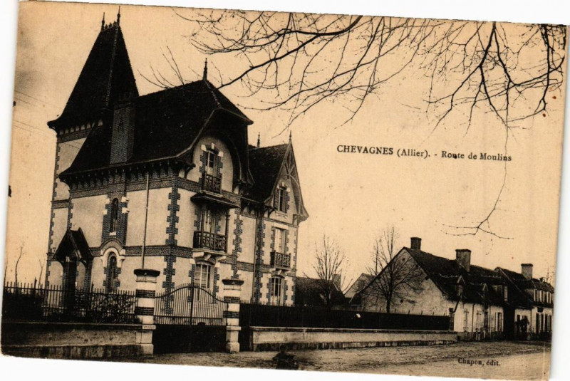 Carte postale ancienne Chevagnes-Route de Moulins à Moulins