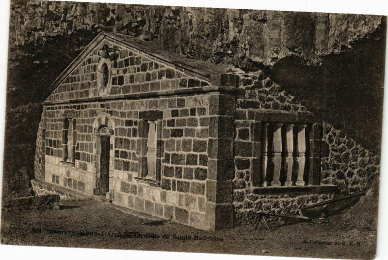 Carte postale ancienne Chapelle de Sainte Madeleine