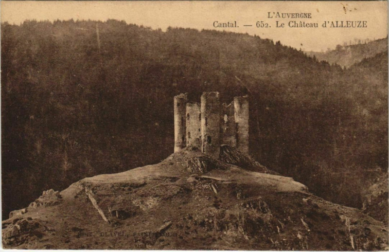 Carte postale ancienne Cantal Le Chateau d'Alleuze France à Alleuze