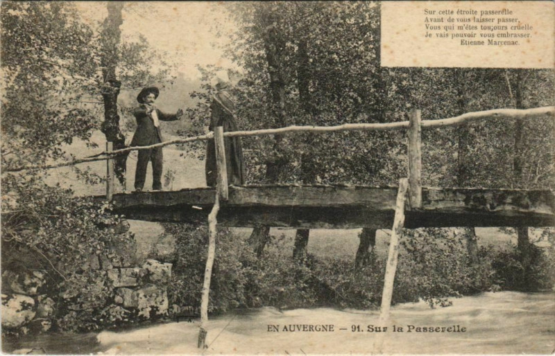 Carte postale ancienne Sur la Passerelle France