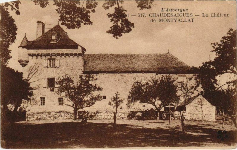 Carte postale ancienne Chaudes-Aigues Le Chateau de Montvallat France à Chaudes-Aigues
